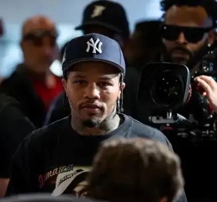 戴维斯：再次被美国警方下了逮捕令，很有可能面临牢狱之灾！

四个级别的拳王，WB