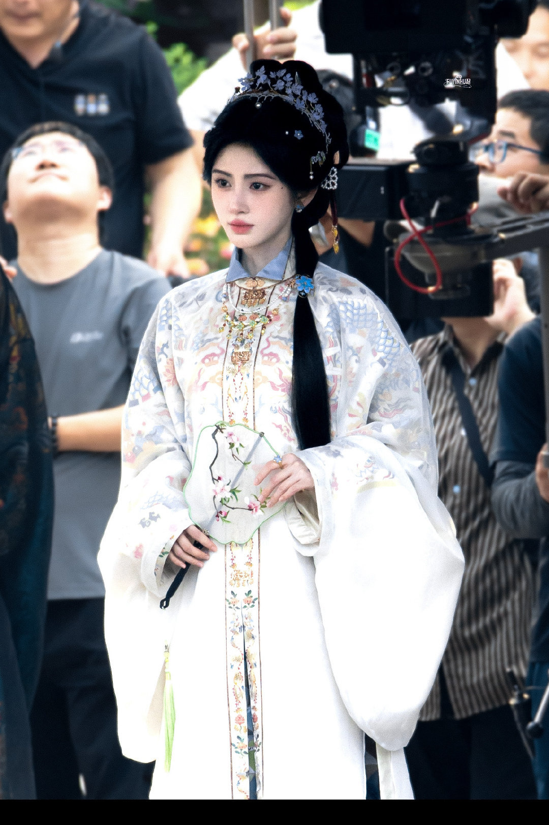 jjy鞠婧祎万花世界 jjy鞠婧祎苏绿夏 “玫瑰之所以是玫瑰，是风与光的眷顾，更