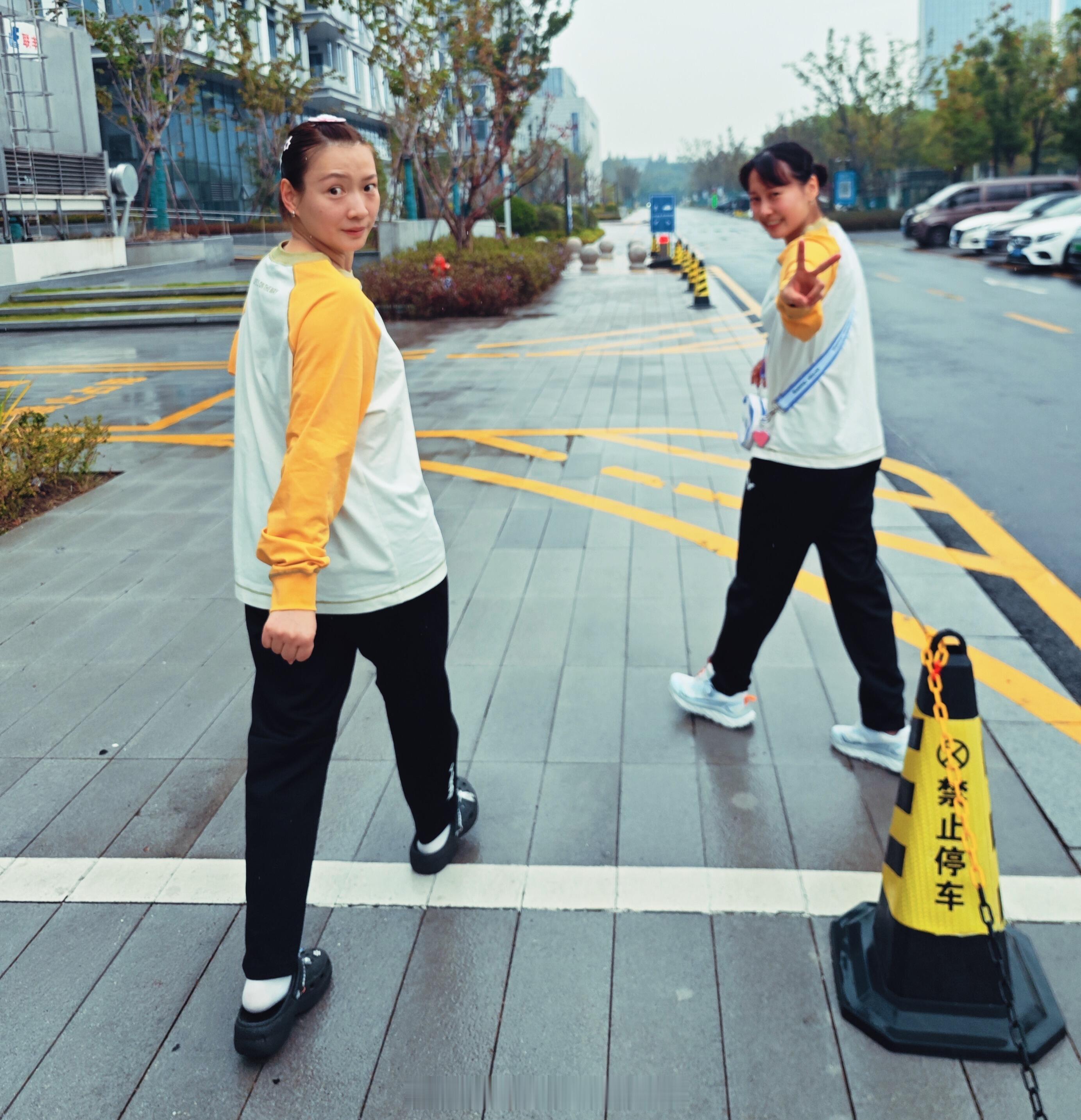 这也太有爱了吧！❤️❤️❤️蔡侑玎更新🍠：👭🏻|||我们是一对😚取个组合