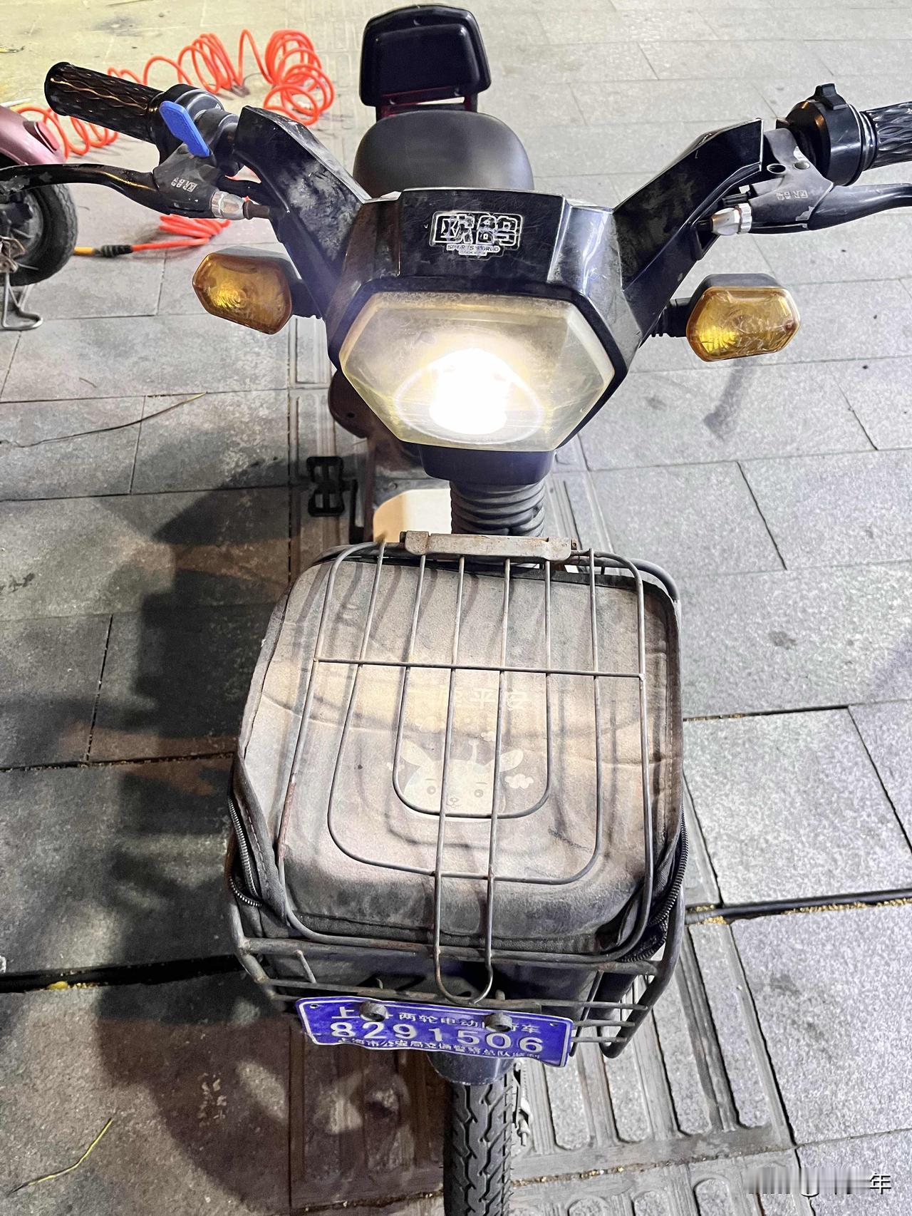 骑了7年的小电驴今天用它置换了一辆新的！七年骑它帮我省了好多油钱，一个月最少省2
