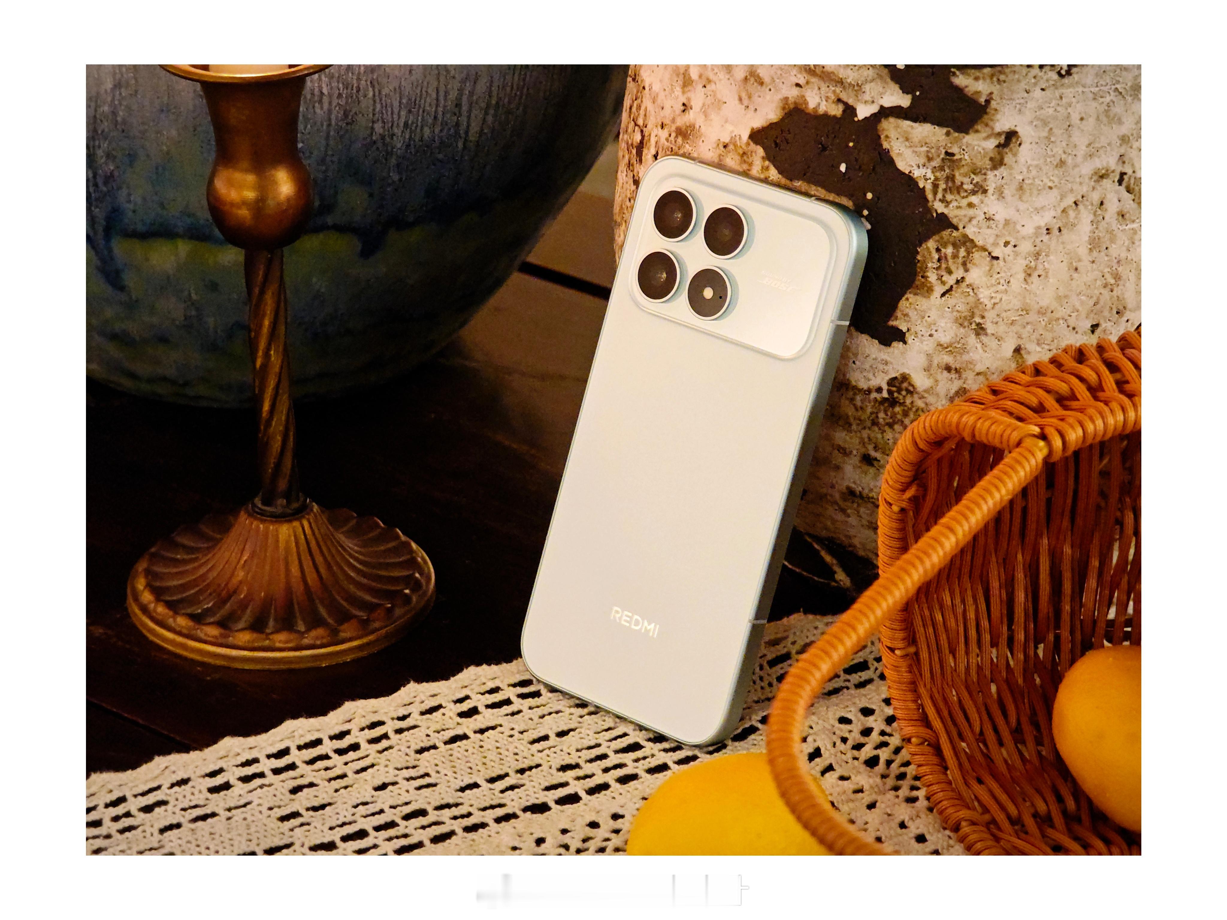 拿小米14 Ultra随便拍了几张REDMI K90。你会发现，无论是暖光、弱光