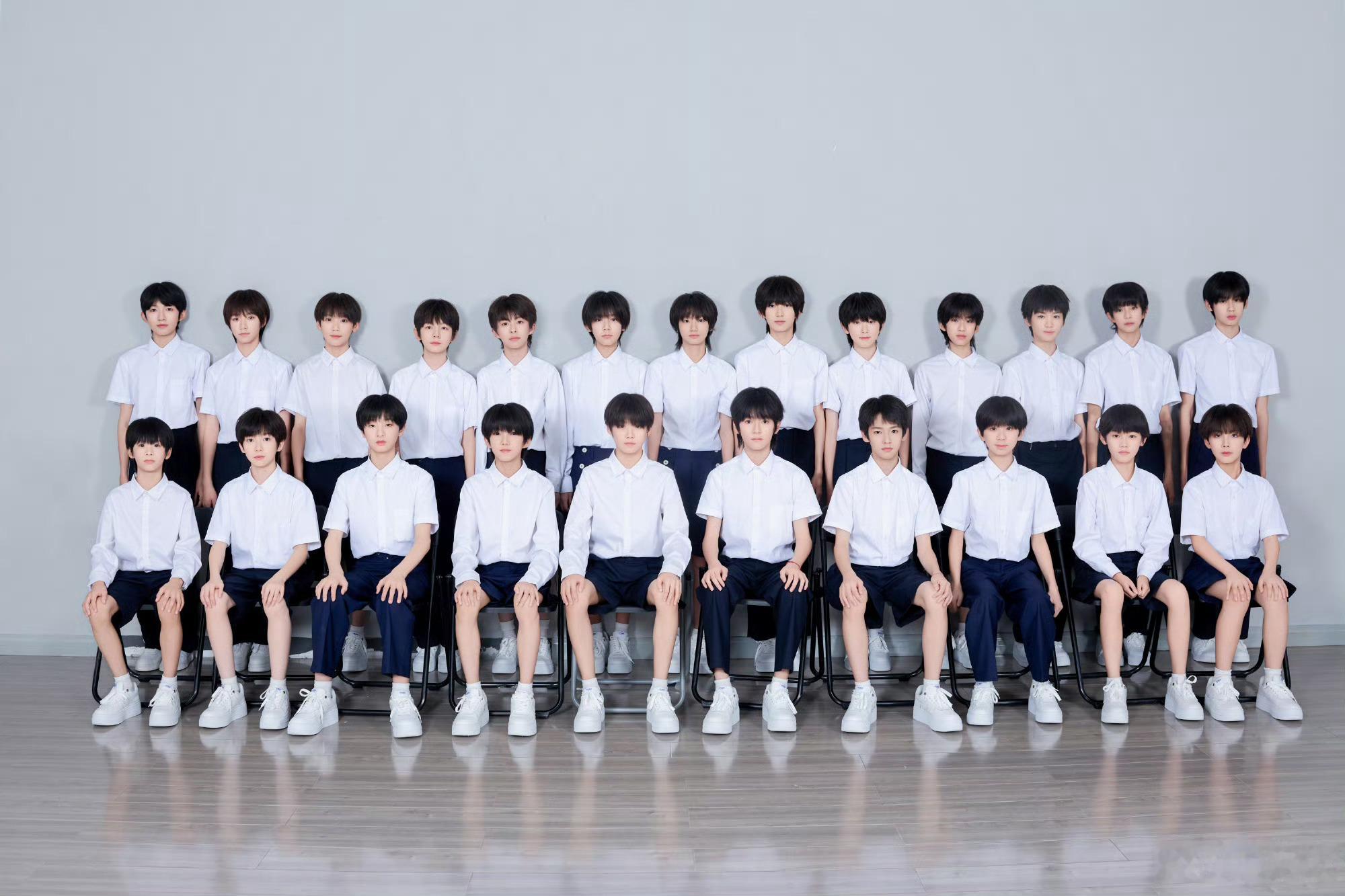 TF家族五代今天发公式照了好多小朋友😲TF家族五代公开了TF家族五代公式照发布