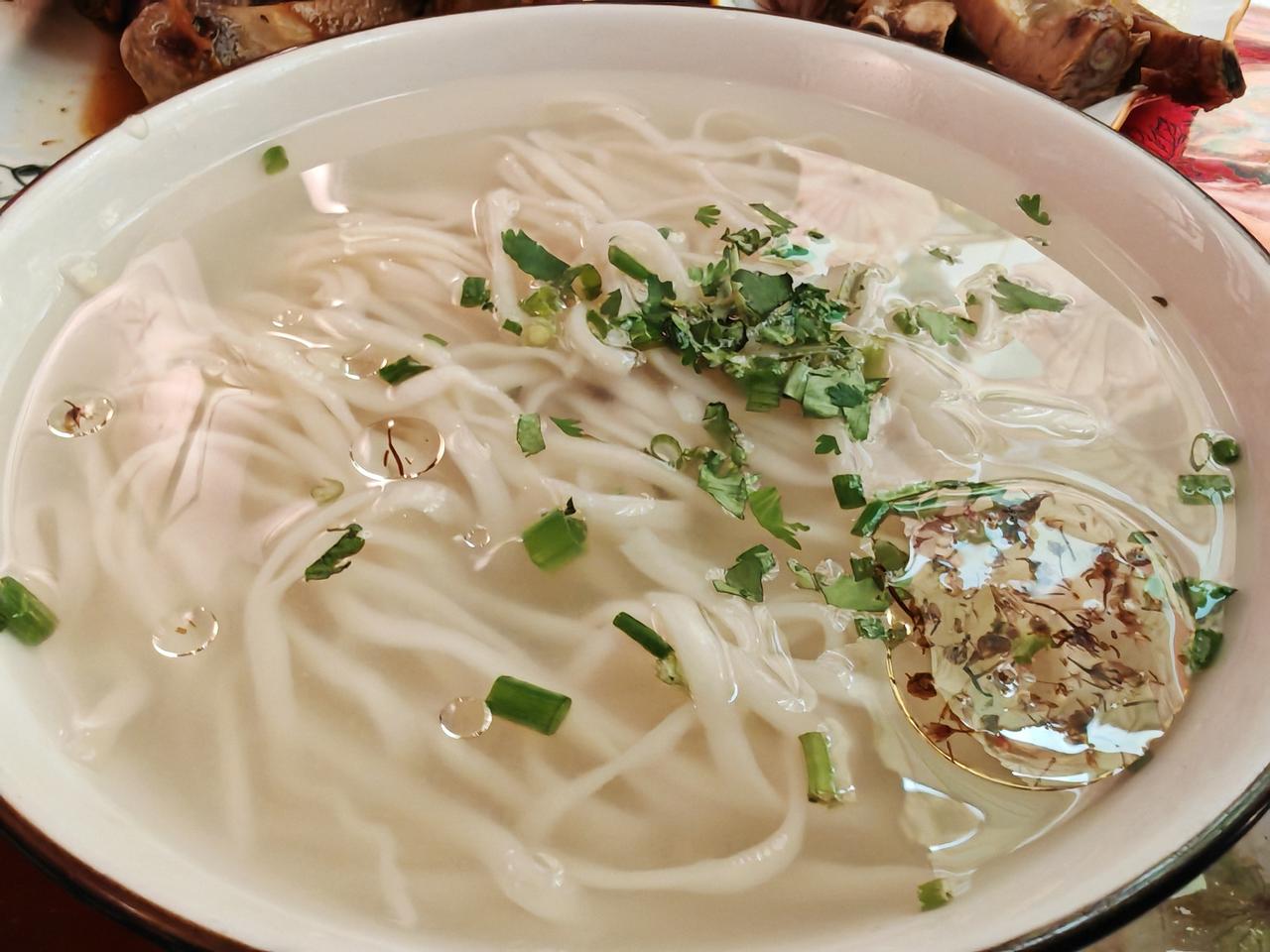 谁说兰州只有牛肉面，还有德周醉爱的浆水面！兰州刘家滩浆水居农家菜里的兰州浆水三套