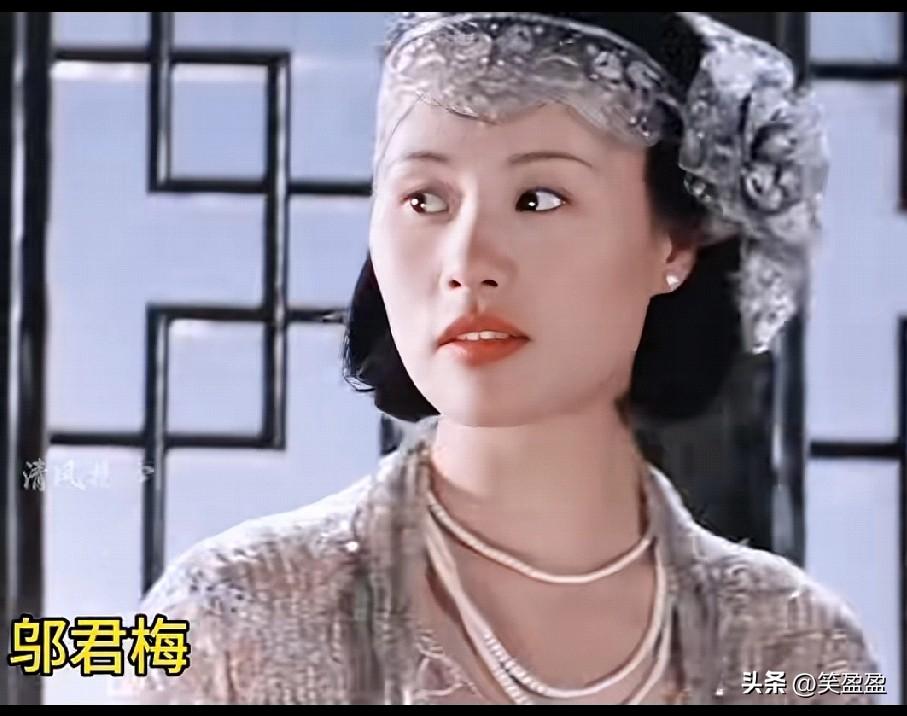 同样饰演民国夫人宋美龄
她们三位
你觉得谁的气质更胜一筹？