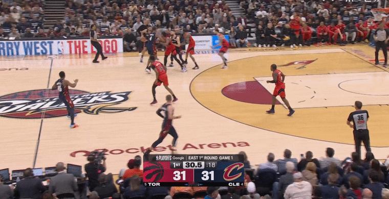 猛龙这个全2米阵容（谢德除外）属于是移动能力和护框高度两头不占了，能让斯特鲁斯从