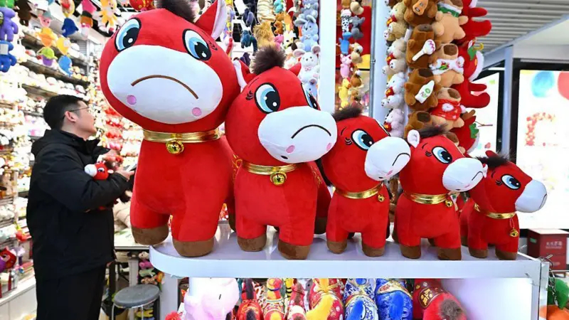 火马年意味着什么热点解读 BBC称，离农历春节还有一段时间，中国各大城市却已经提