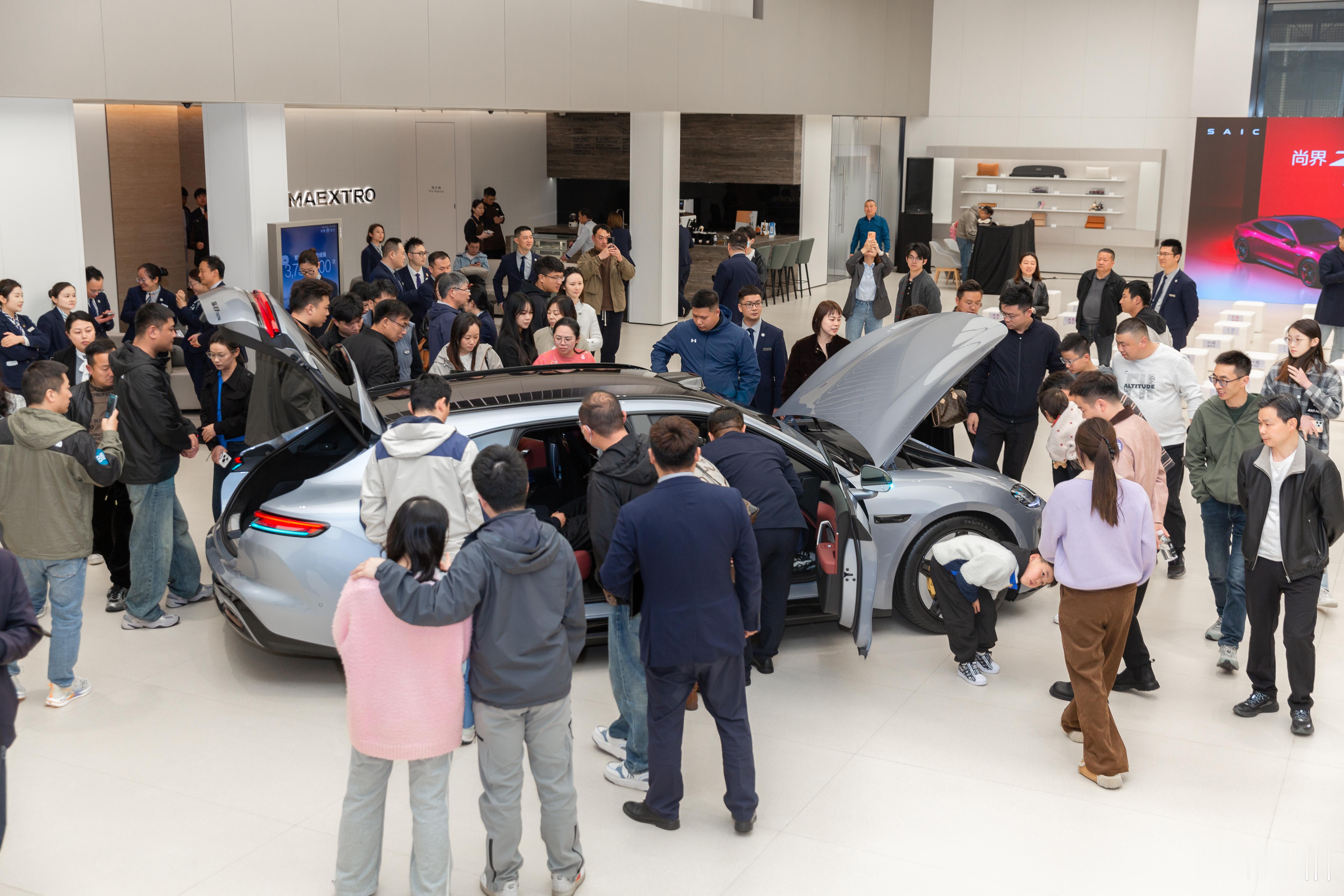 门店也迎来疯狂星期四啦！尚界Z7首销门店火爆尚界Z7发布后门店人山人海