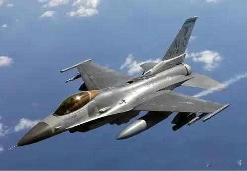 F-16 战斗机将在8月底前飞抵乌克兰

预计秋天前，基辅可以接收一个中队约20