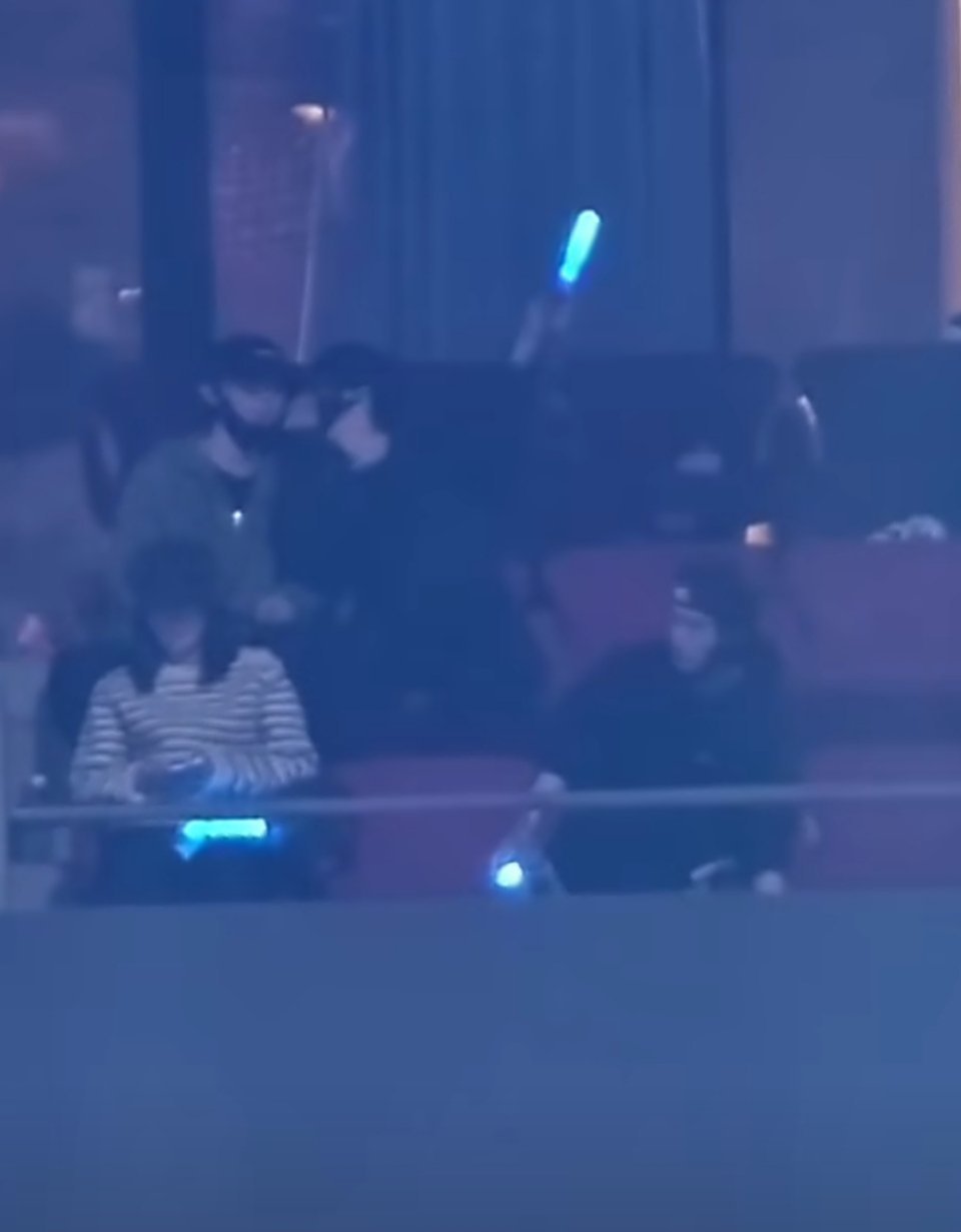 张杰演唱会偶遇马嘉祺丁程鑫贺峻霖 时团又来看张杰演唱会了，这次是马嘉祺丁程鑫贺峻