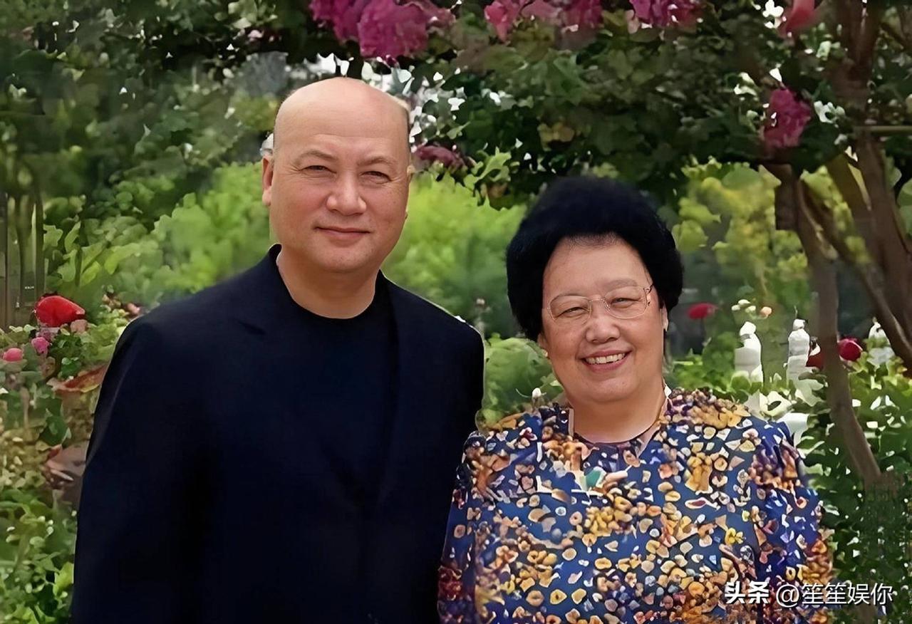 陈丽华的人生，堪称时代剧本。从普通工人起步，改革开放初期便赴香港，那个年代能去香