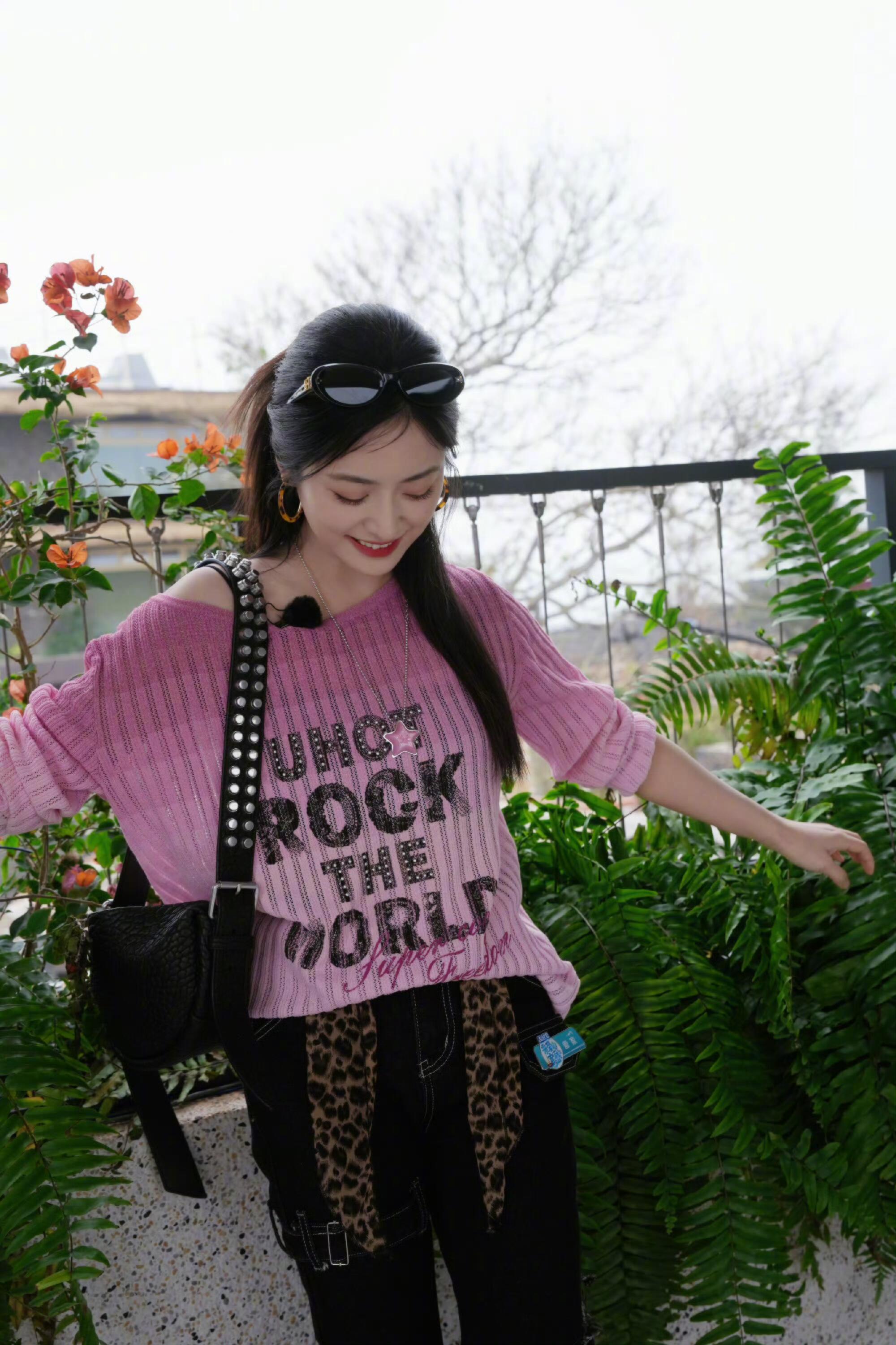 #咪咕星鲜事##沈月大大方方聊生理期不适#面对生理期的不适，不扭捏不回避，大大方