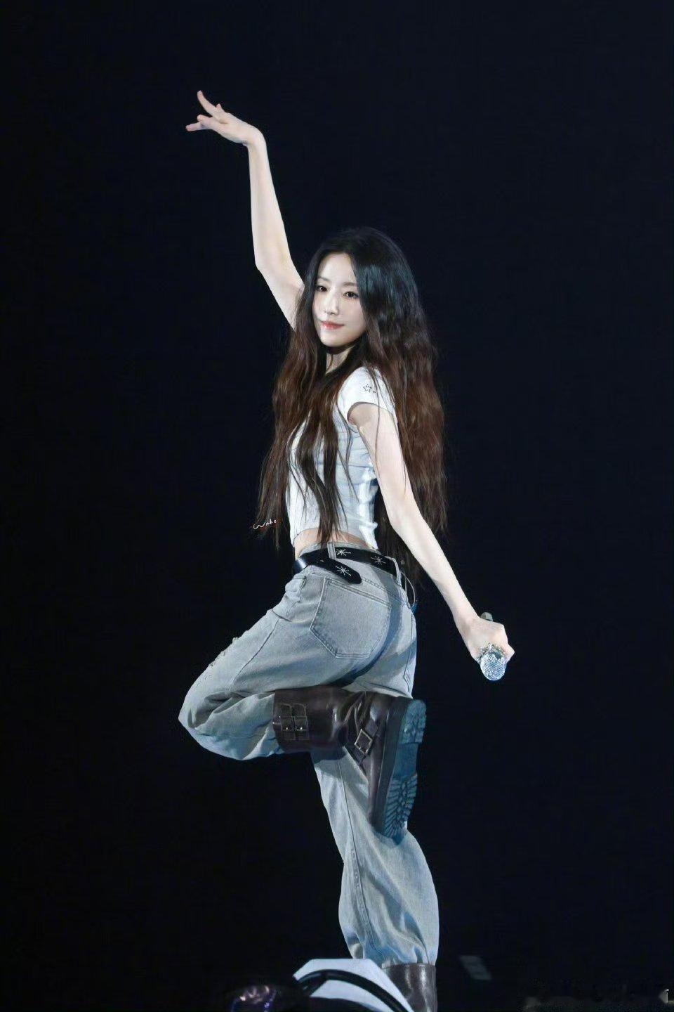 叶舒华瘦下来美成真人bjd了  瘦下来完全就是美人条子的叶舒华…. 