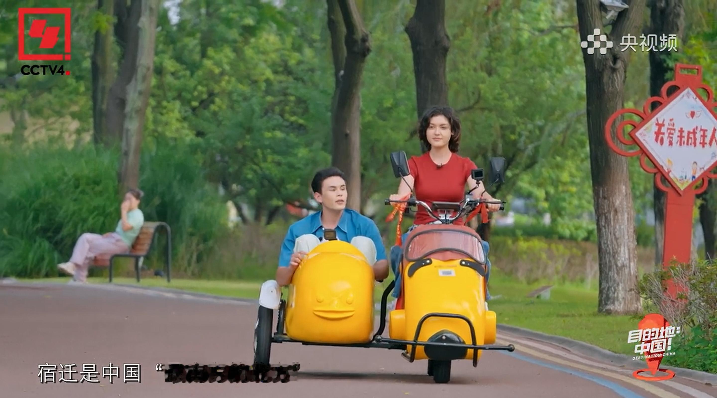 家综主持人总是以不同的方式出场 好可爱hhh 