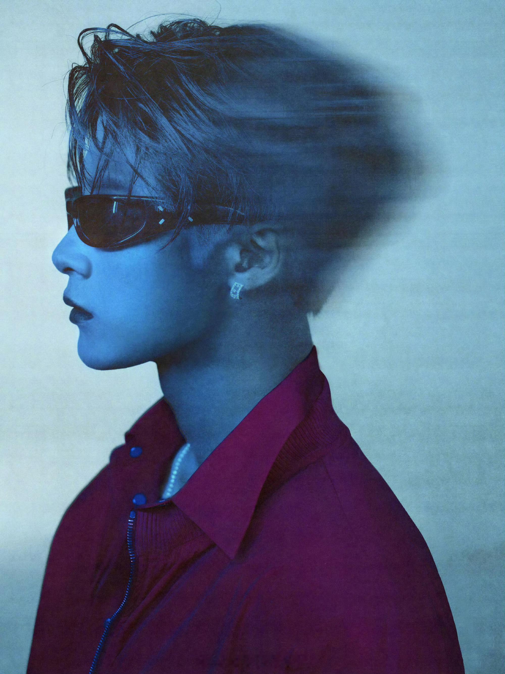 檀健次跨年晚会造型出图啦，有点赛博朋克的感觉哎，酷酷的