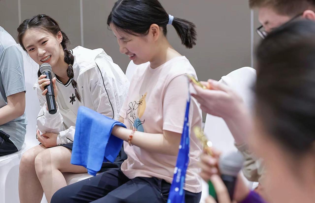 陈芋汐|新华社发布的联合国儿童基金会。“向下扎根，向上绽放”陈芋汐 跳水 体育 