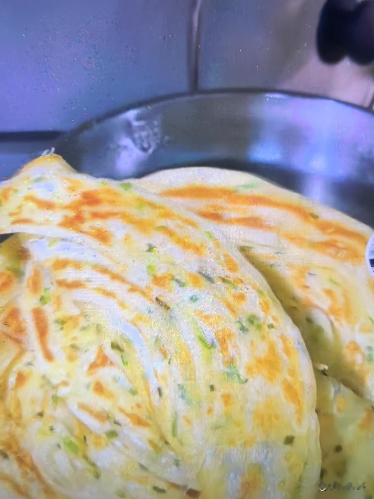 早餐一定要试试这个大饼的做法，太专业了，太好吃了，10几分钟就上桌
  大家好: