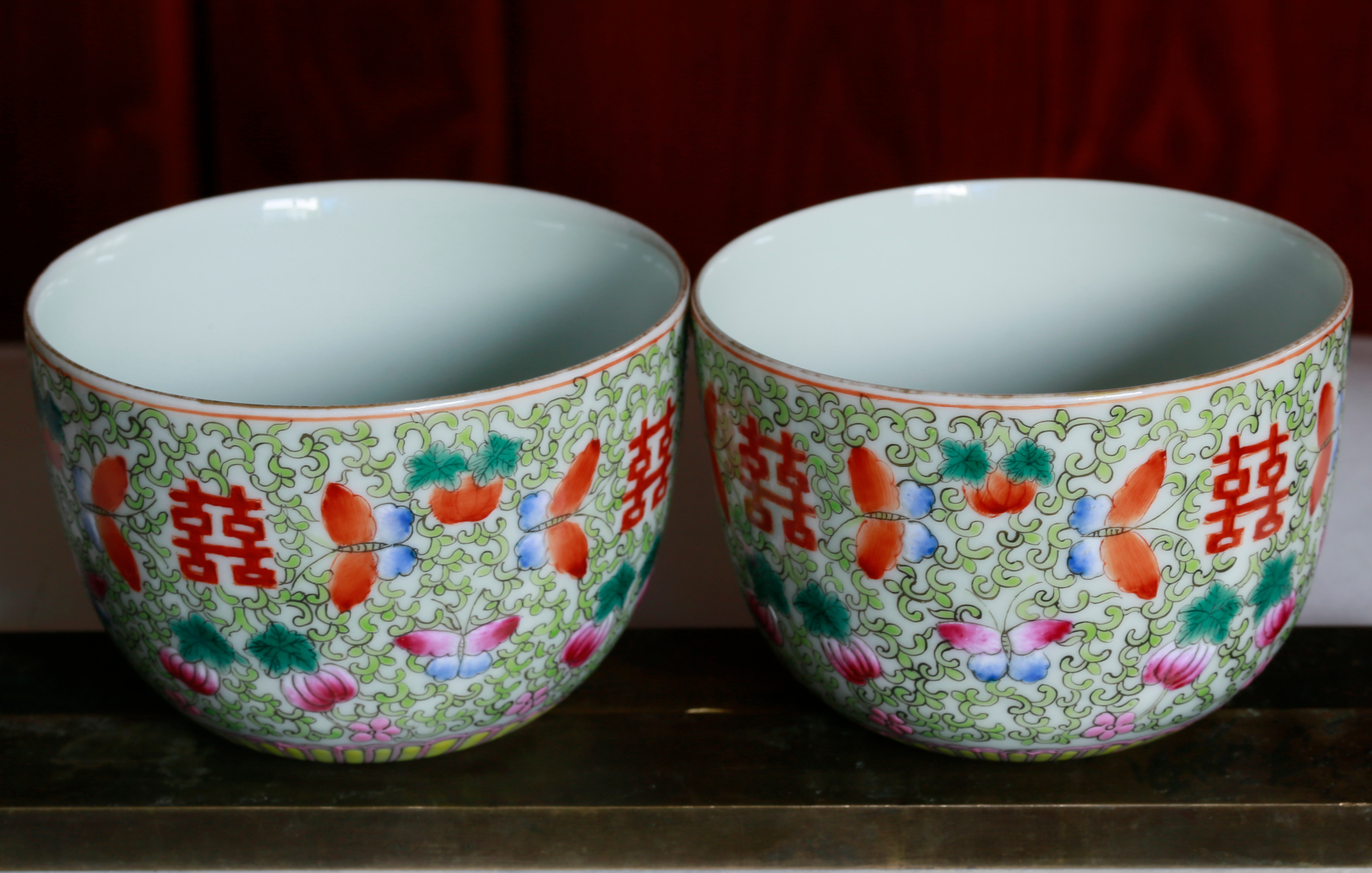 清道光官窑粉彩描金囍字瓜蝶缠枝纹茶杯 一对尺寸:一只口径93.3MM，高 63M