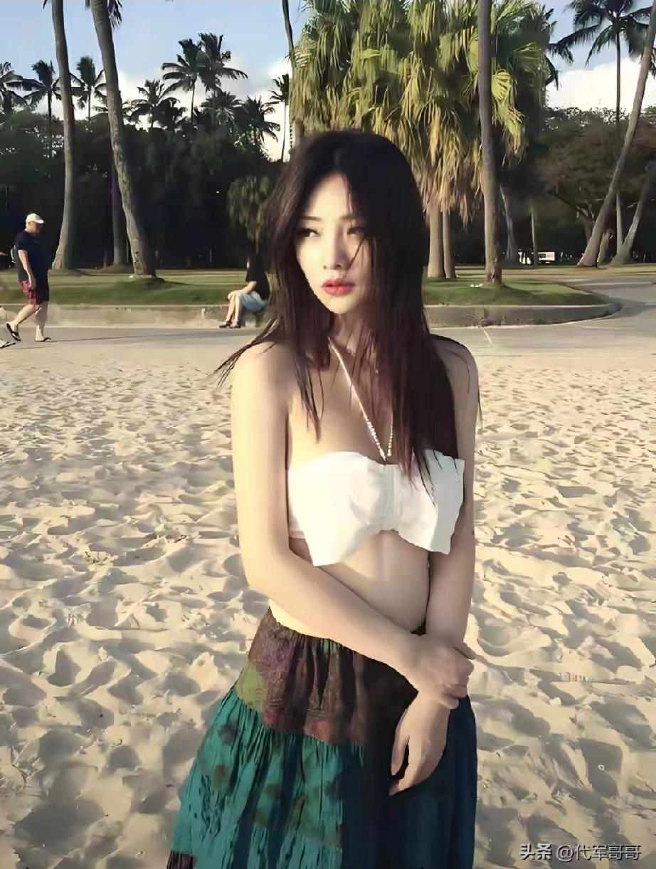 45岁柳岩近况疯传！暴瘦脱相让人心疼，与大学初恋复合归隐田园？
 
     4