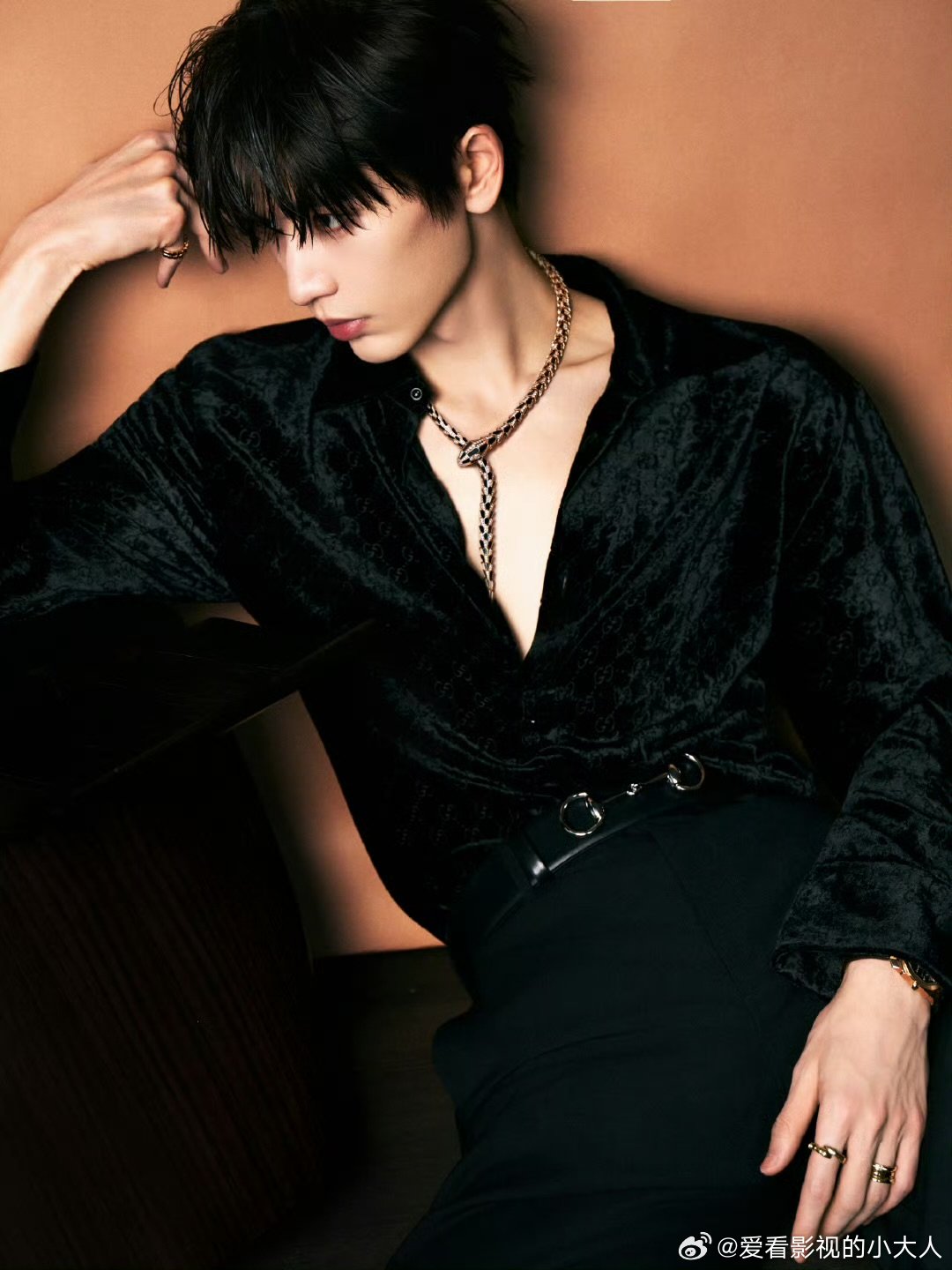 张凌赫微博之夜深v张凌赫双奢  我天呐！张凌赫微博之夜来了 