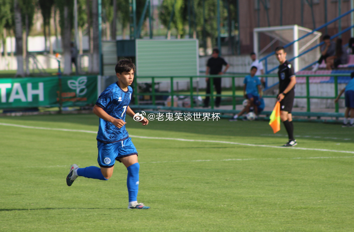 哈萨克斯坦U15将参加首届2026国际足联U15世界杯踢球的巴拉海援引足球媒体消