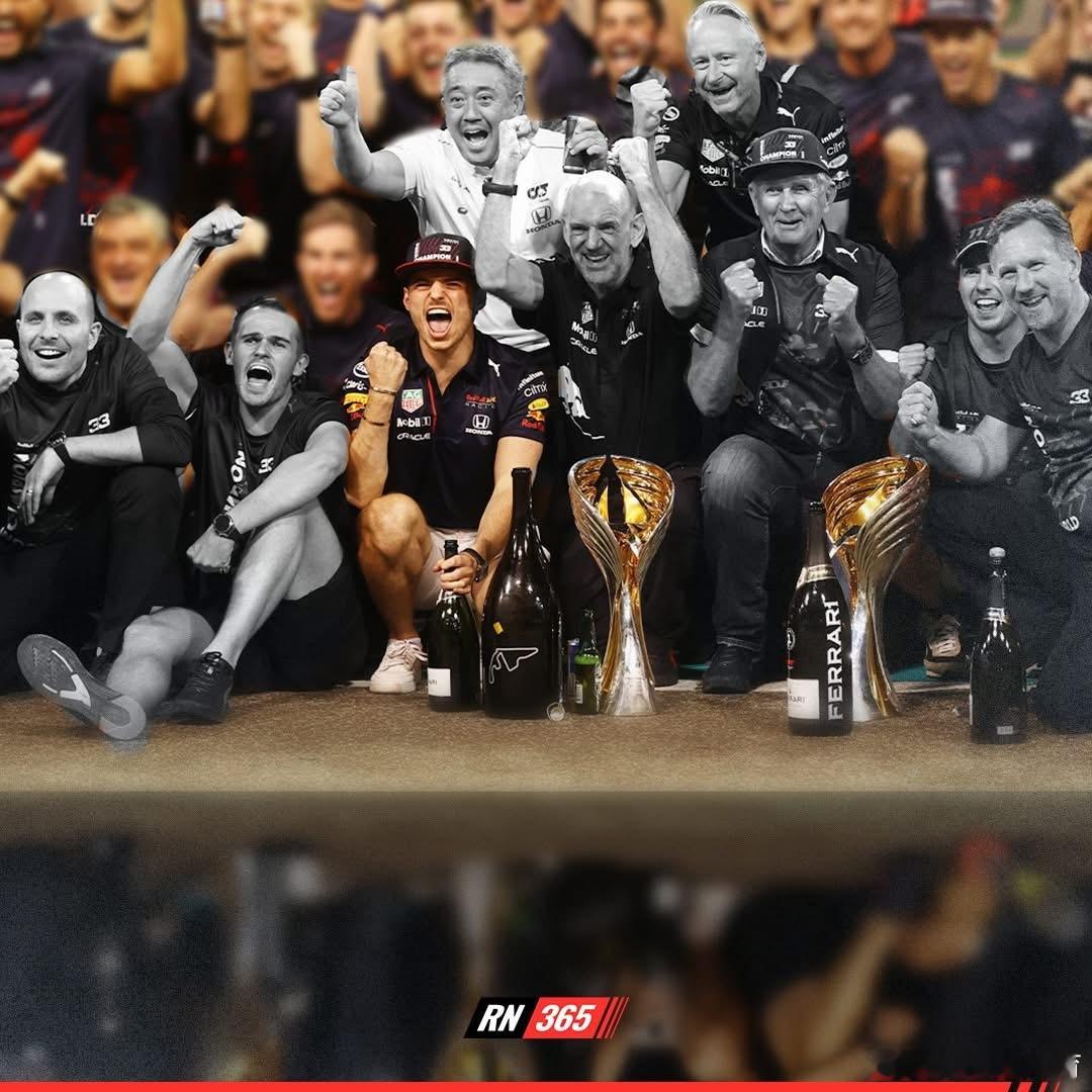 走着走着…就散了当年的红牛冠军班底现在就剩潘子、汉娜了……谁能想到霍纳的花边短信