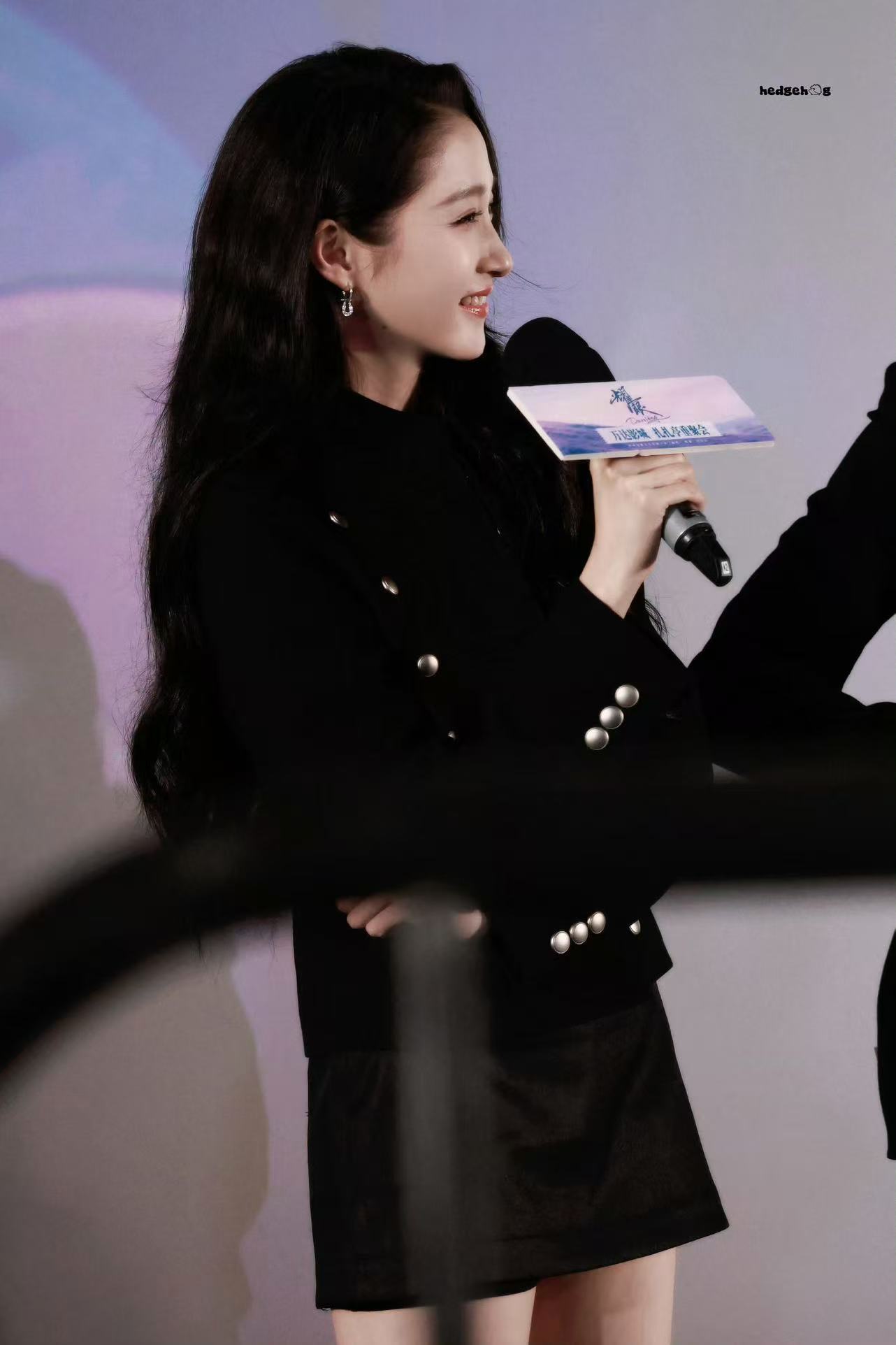 关晓彤是有点戏灵根的 能明显感受到她身上的表演天赋，演年少角色时神态动作都很贴合
