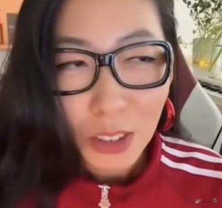 母亲贪污入狱，她在国外岁月静好🔥🔥曲婉婷，你凭什么复出？
近日一段曲婉婷的拜