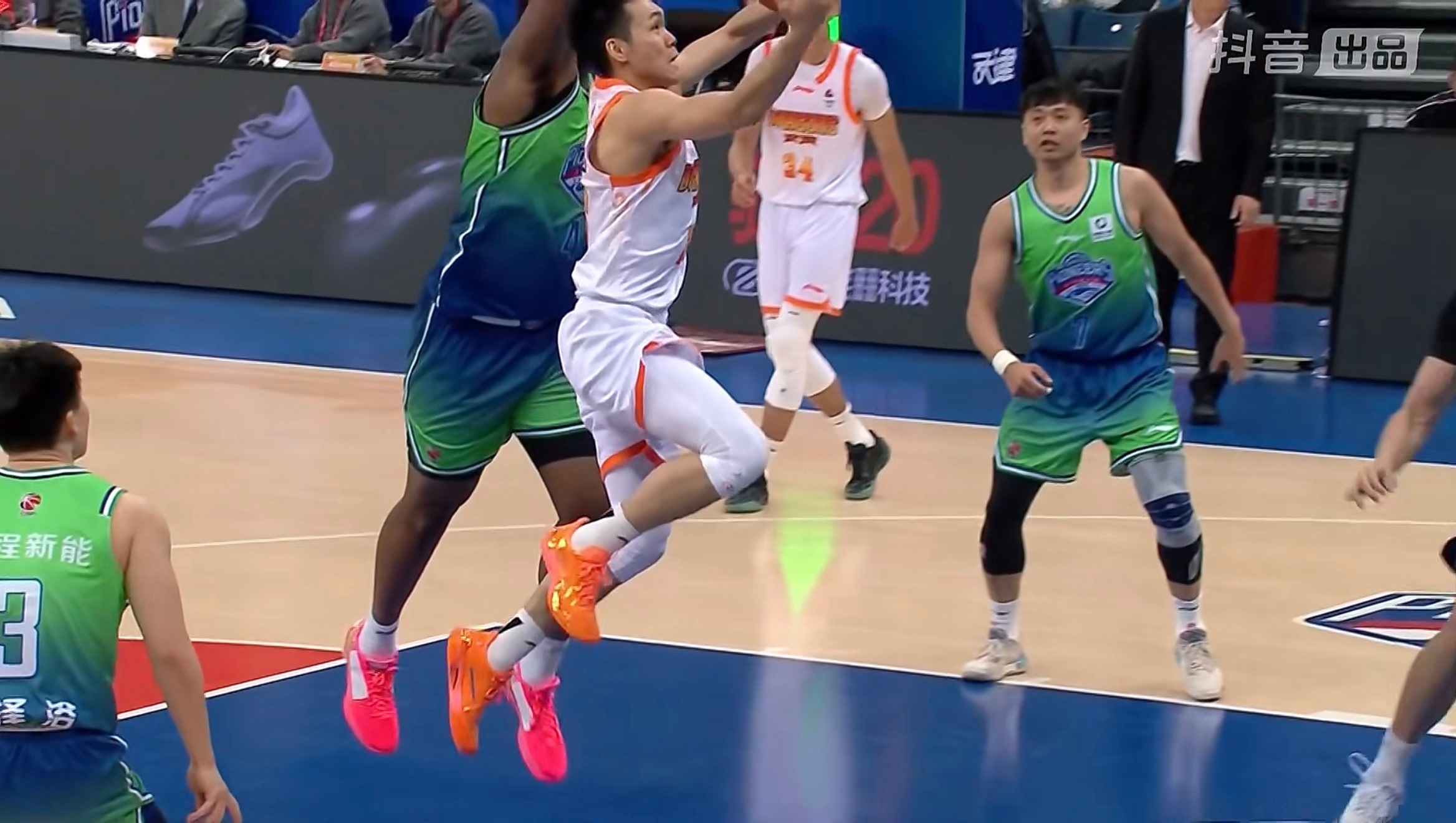 江苏客场88-84险胜天津，拿到赛季首胜！如果不是亨特无脑，他们能赢得更稳一些 