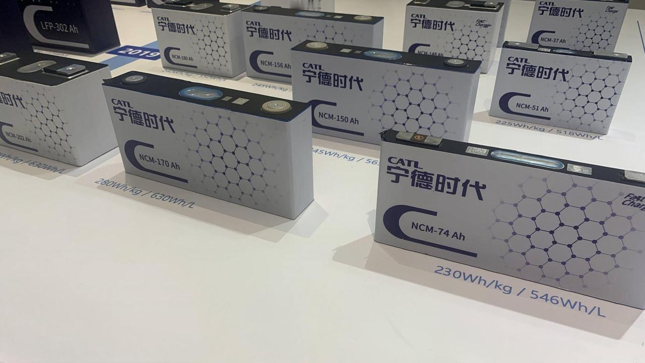 某些品牌的粉丝对宁德时代的攻击是不成立的。
宁德时代早先为什么要2C品牌，做麒麟