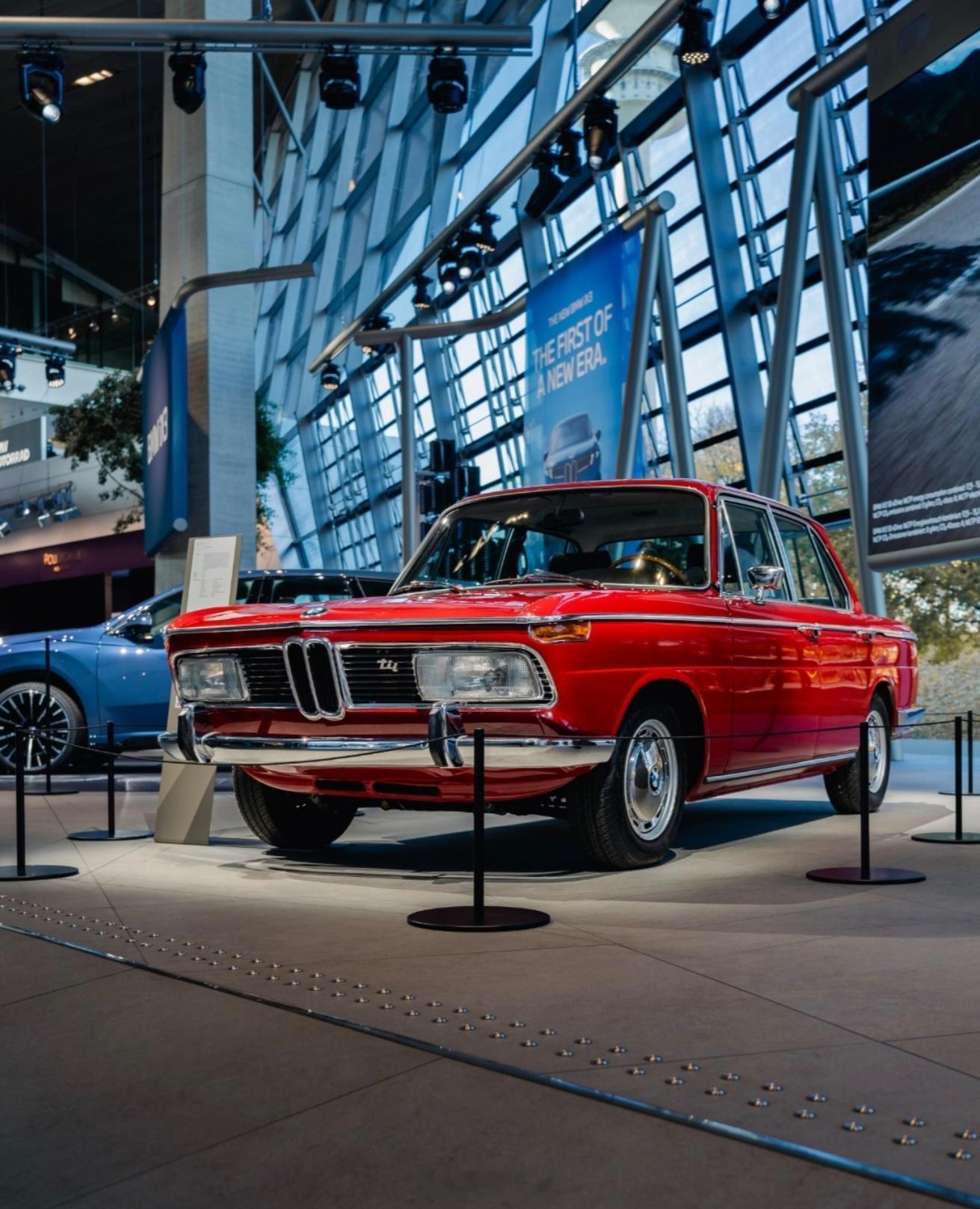 德系车大v聊车汽车美图BMW 2000 tii，tii后缀意指"Touring 