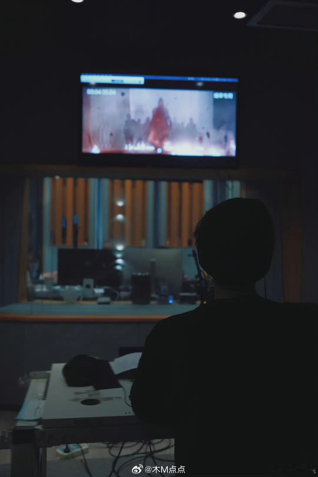 侯明昊在给雀骨配音诶，期待和萧无衣早日见面。 