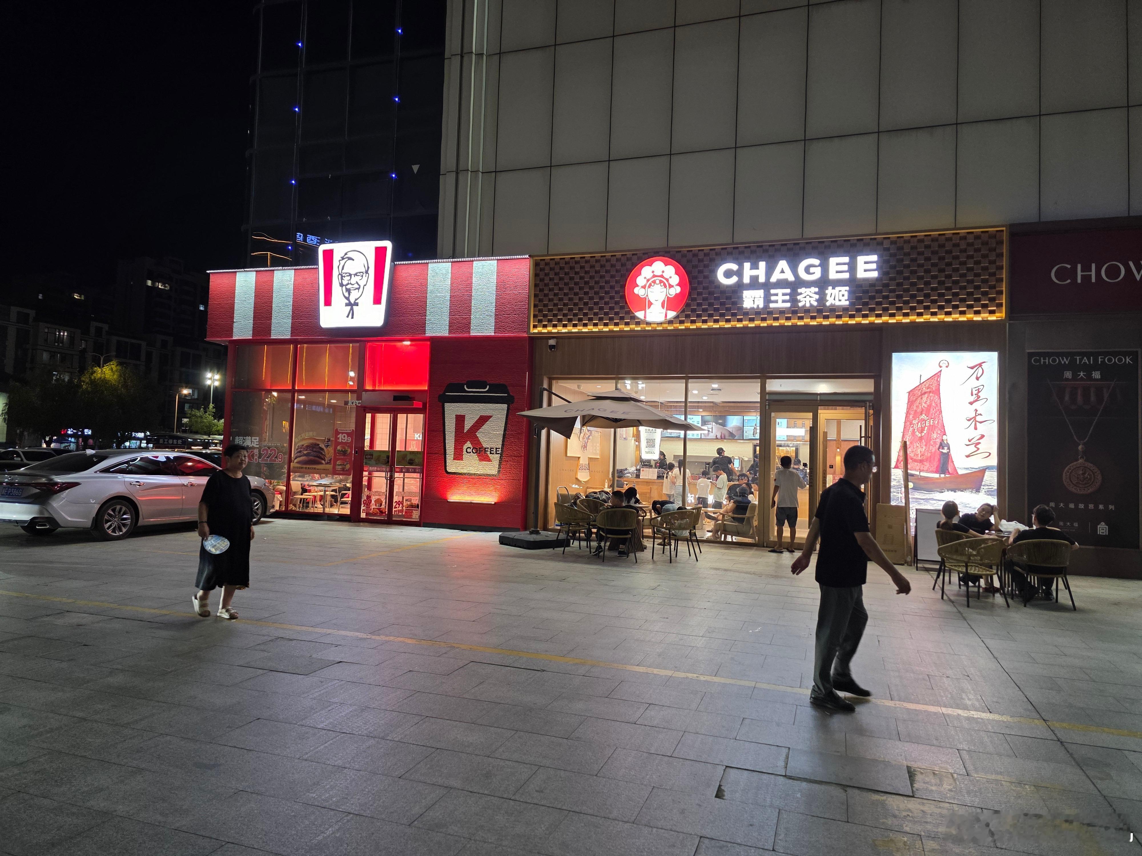 一些放在几年前都不可能在县城里出现的连锁品牌现在接连开店是不是也说明经济下行需要