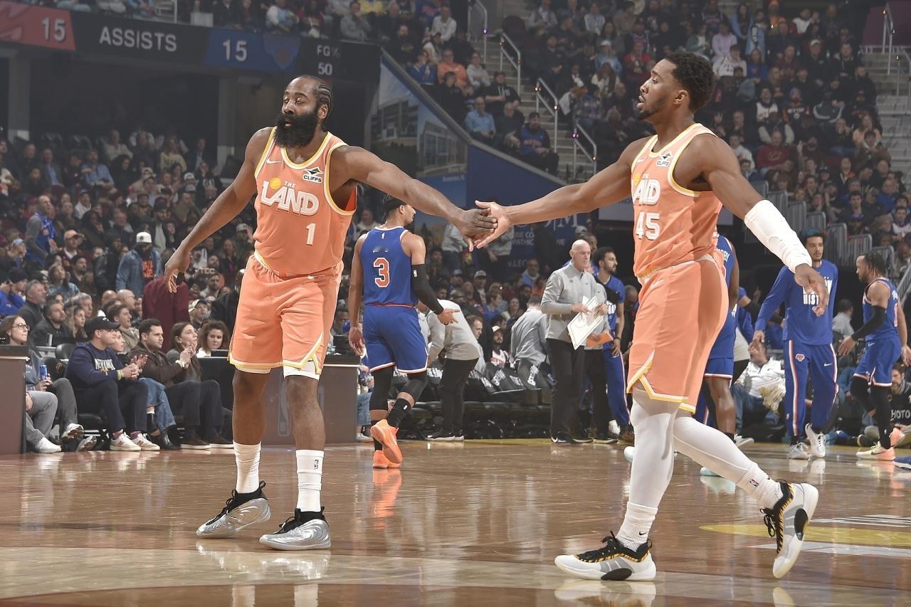 NBA常规赛，骑士￼在主场以109-94大胜复仇尼克斯￼。最近9场比赛，骑士取得