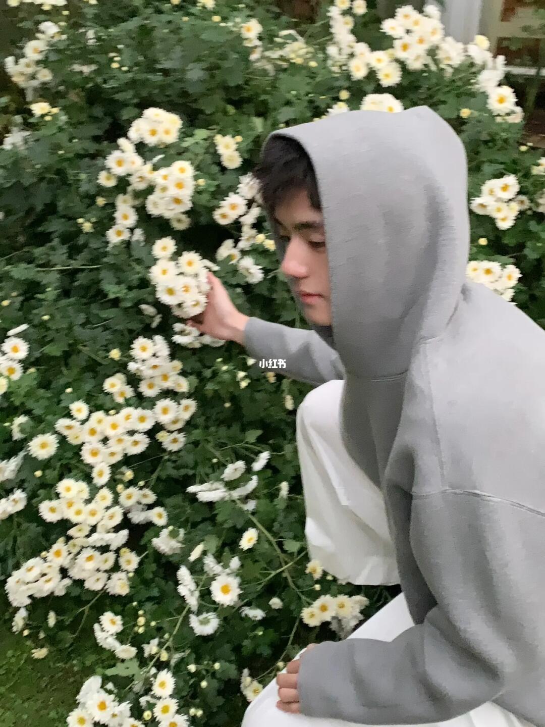“是花自然香 是爱自然长”