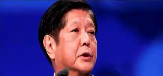 菲律宾的马科斯，可能怎么也算不到这一步。

他想走一步险棋，在中美之间玩平衡。以