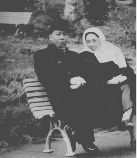 刘少奇与王光美在苏联黑海畔休养