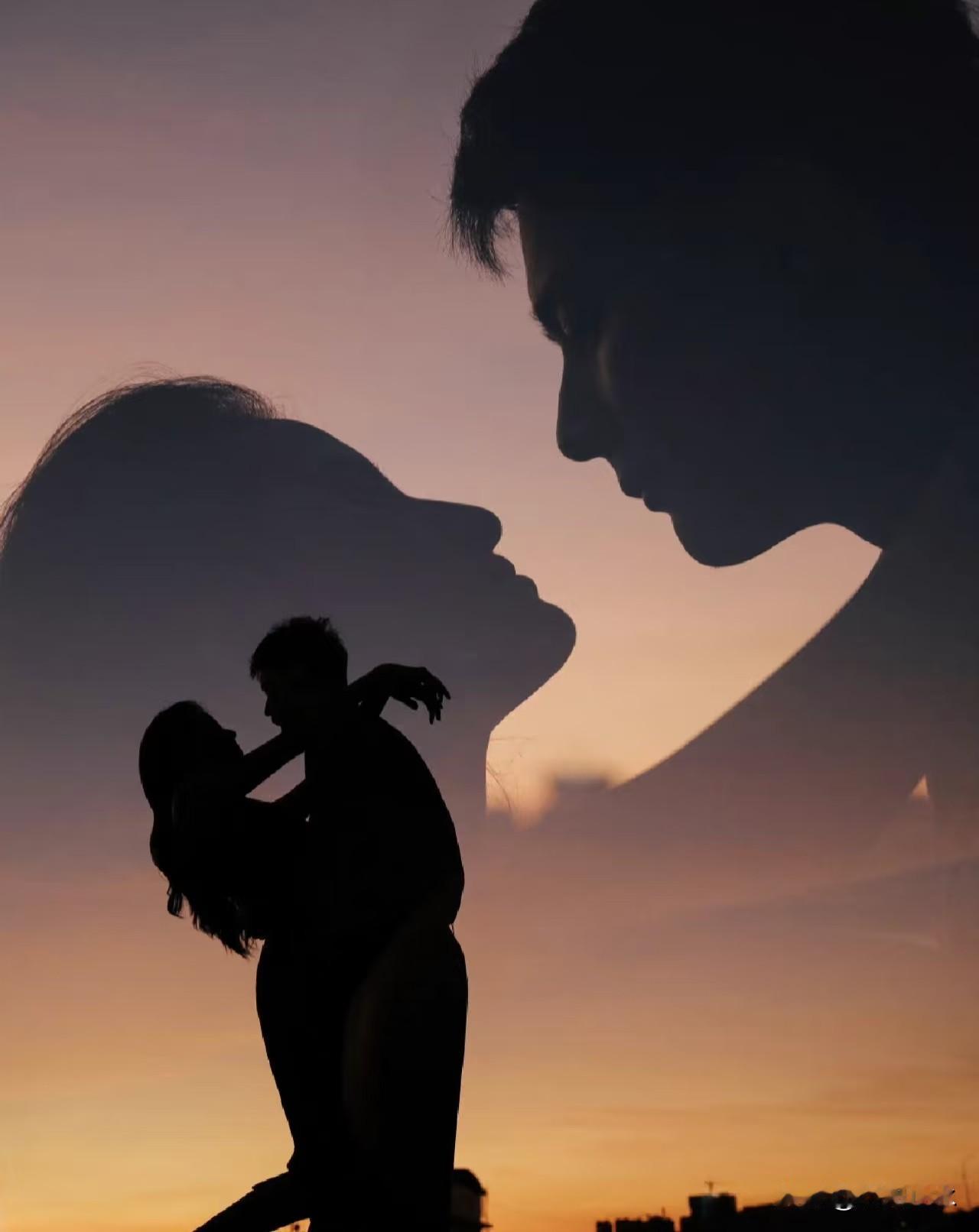 你信吗？婚姻里zui狠的爱，是陪对方加速死亡？

一位肺癌晚期的男人，坚持每晚与