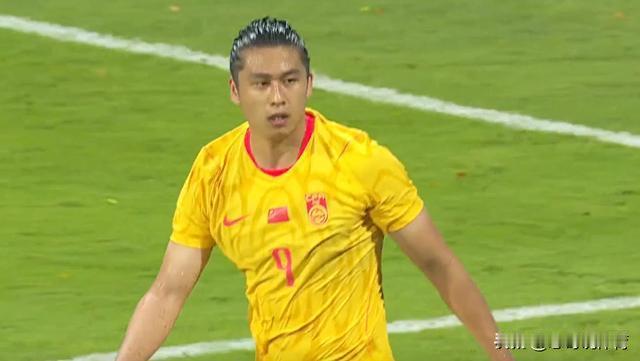 国安队球员塞尔吉尼奥，张玉宁双双建功，昨天晚上的2比1比分，是国足在客场挑战新加