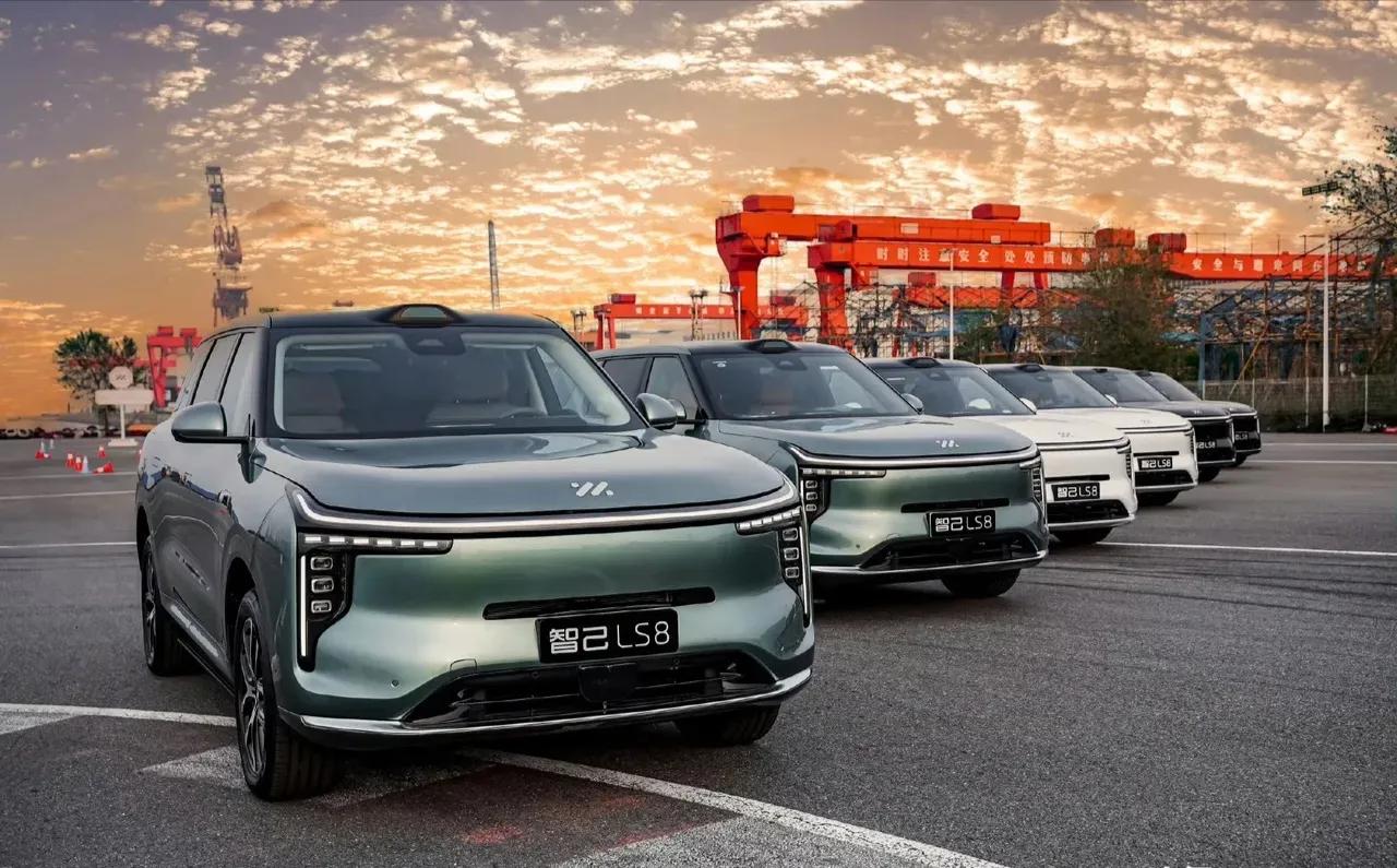 这就是赤裸裸的事实！
电车30万：使用10年，电费1万，卖1.5万；
油车30万