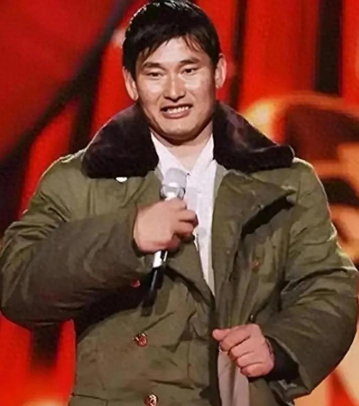 一个农民，靠一副嗓子唱歌挣点辛苦钱，怎么就这么难？

大衣哥朱之文，种过地、扛过