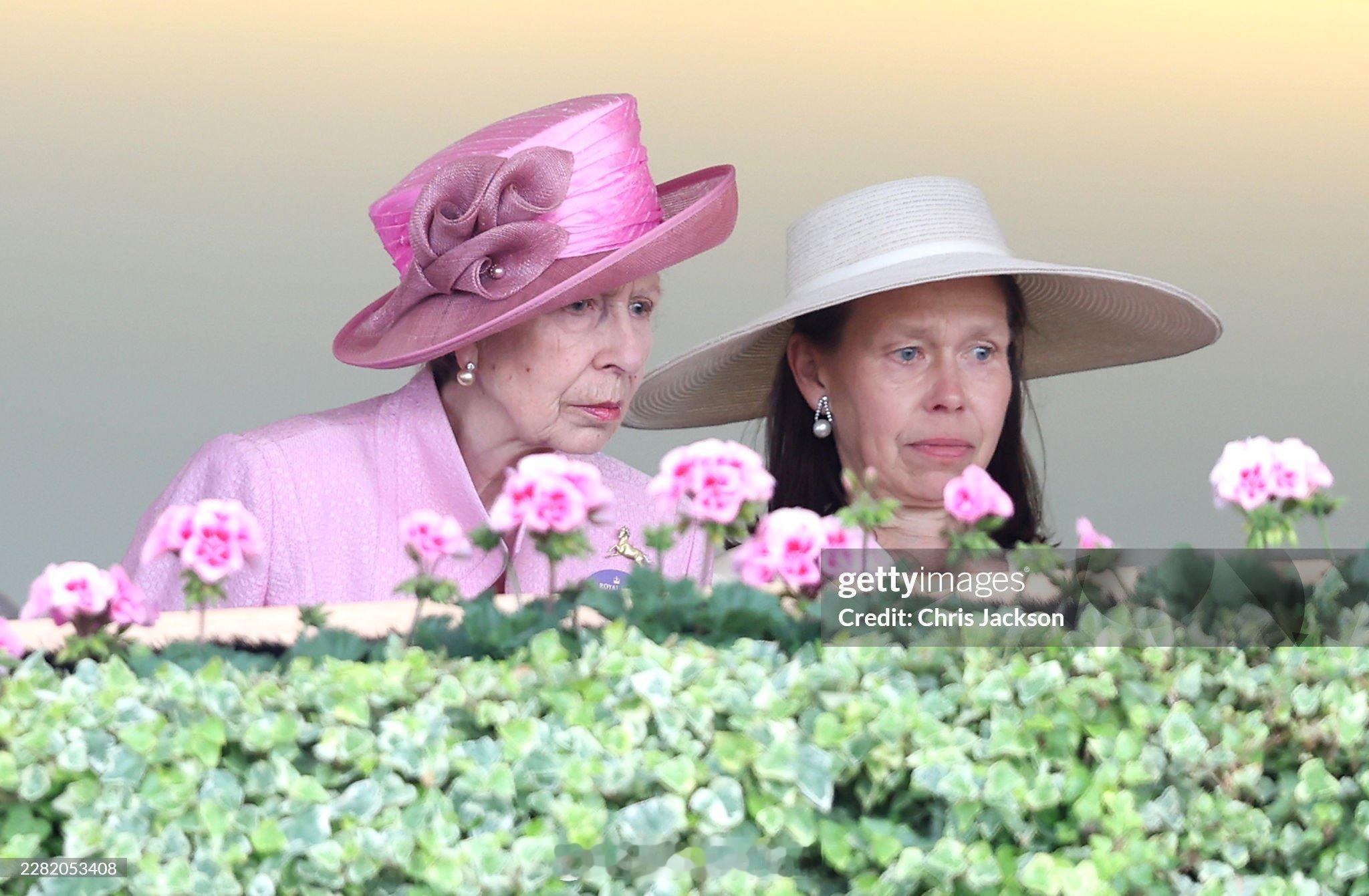 英国王室  今天安妮长公主和她的表妹Lady Sarah Chatto在阿斯科特