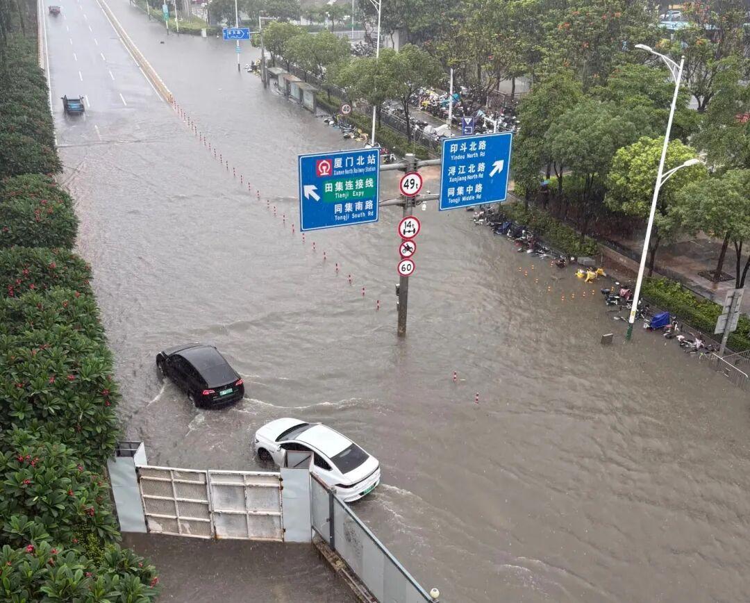 集美一直说是岛外发展最好的新城。。。可是一下大雨就现原形，内涝严重。。。
讲真，