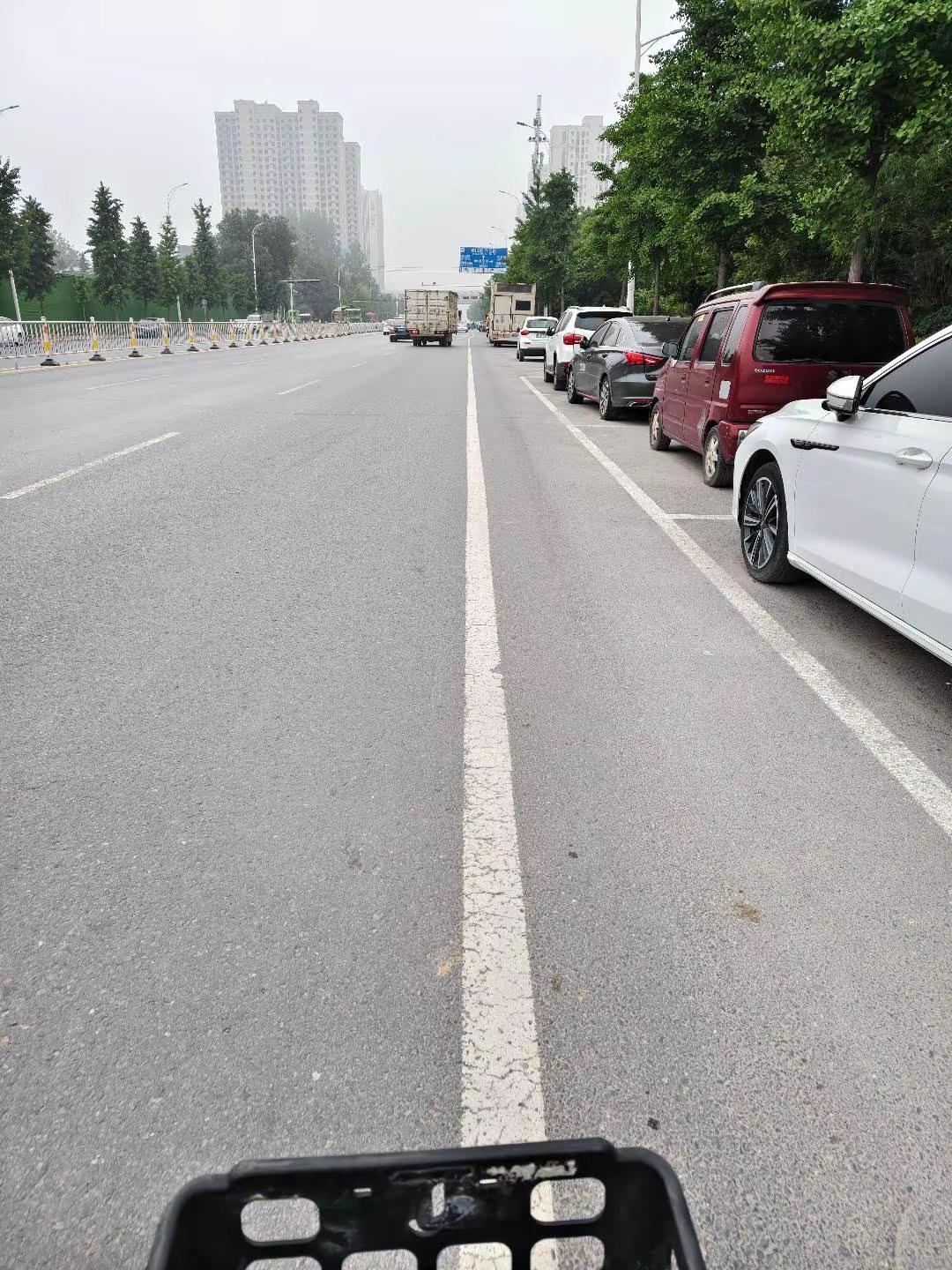 终于用上这个音乐了。一个普通的下班路上，30+的张女士听着喜欢的音乐，被业绩和阴