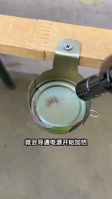 神奇的工作原理。
这就是电饭锅神奇的工作原理。按下开关，当磁铁吸到锅底的同时，指