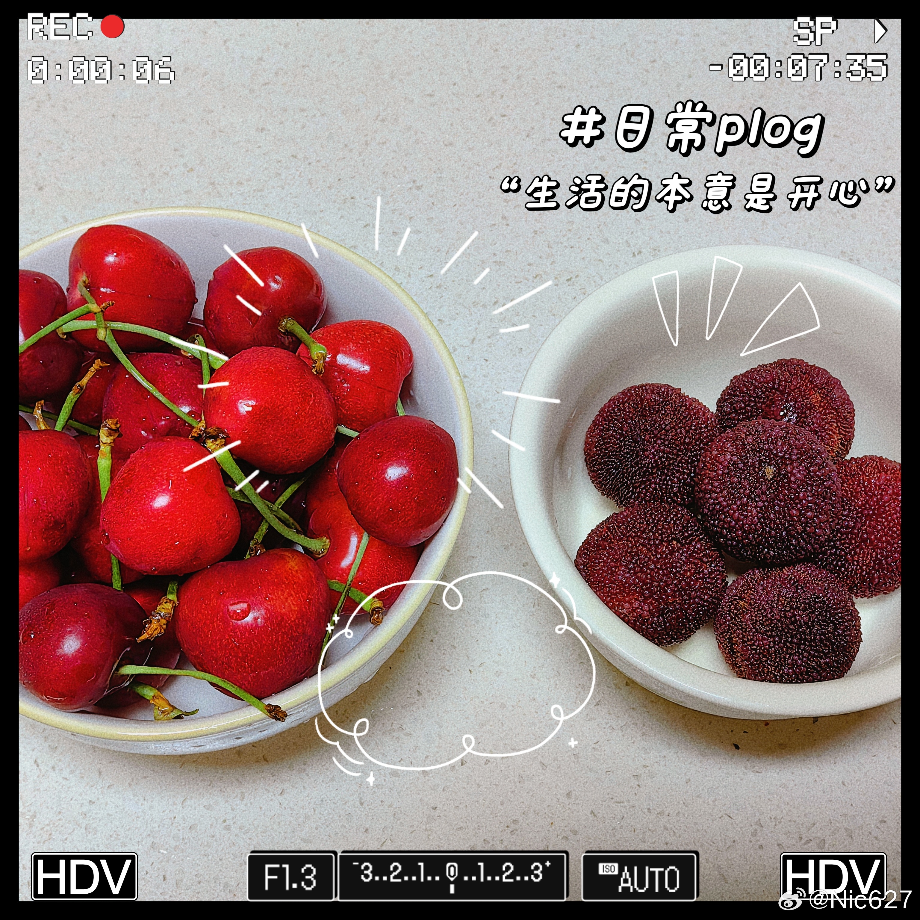 属于夏天的酸甜组合，杨梅多汁，大樱桃🍒脆甜，幸福感拉满，宅家吃水果太舒服！ 