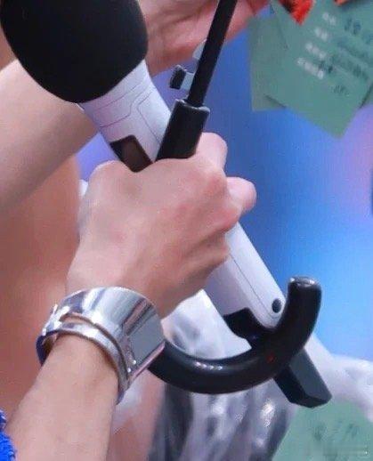 华晨宇 湖北人抓握力失效的一集 都说湖北人三根手指能抓握一切，华晨宇却打破认知，