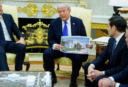 这波属实是天助特朗普，之前他非要拆白宫老建筑建新豪华宴会厅，因为花钱多不走流程而