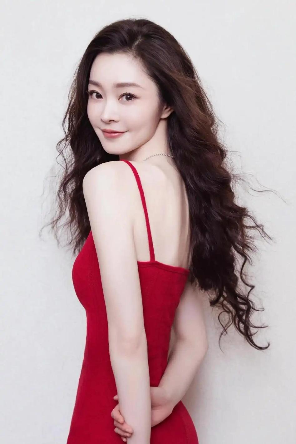 演员宋轶说：“我真的有整整一年多没戏拍的日子，那时候快熬不住了，直到《伪装者》导