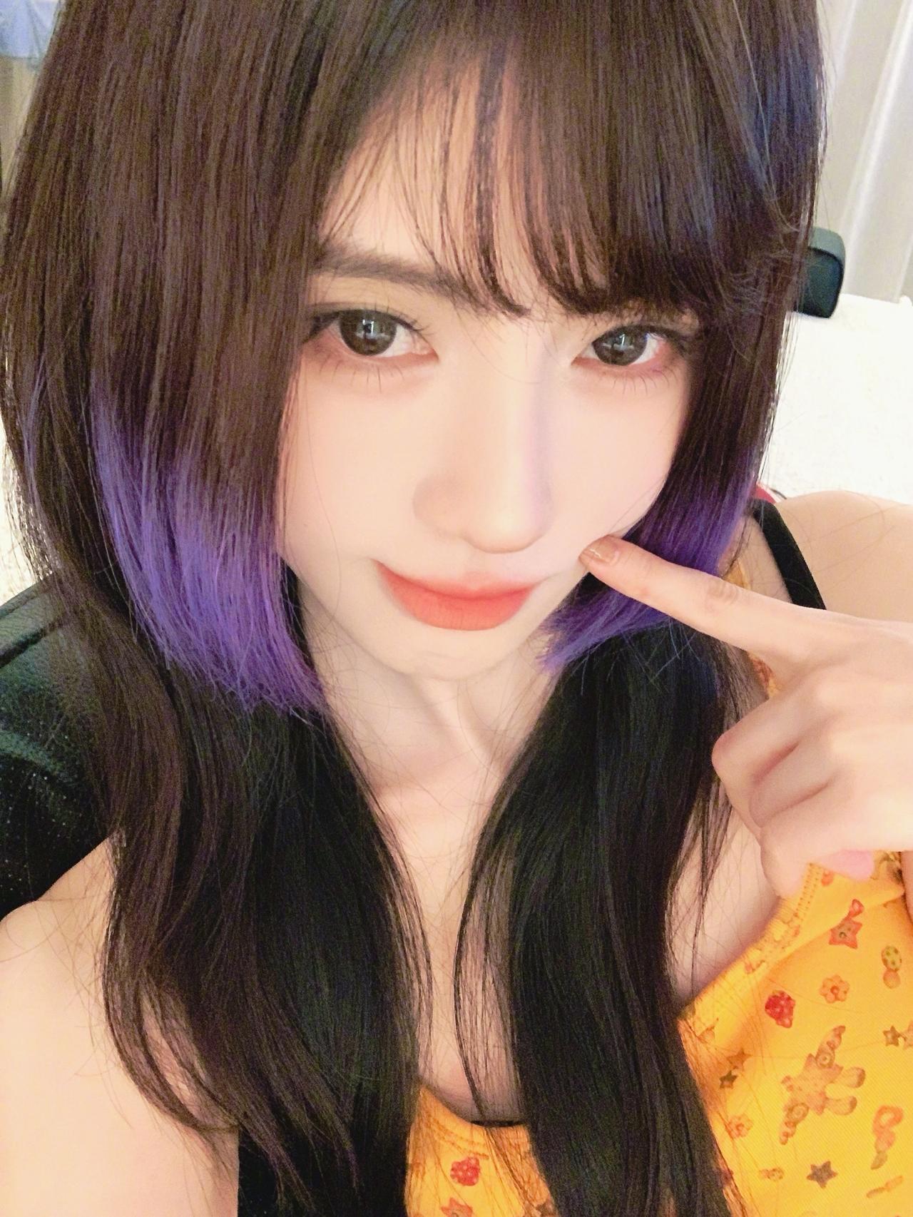 摇晃的红酒杯