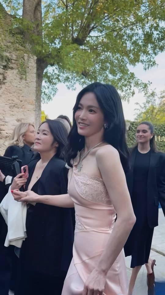 今天是粉嫩的乔妹宋慧乔 女神